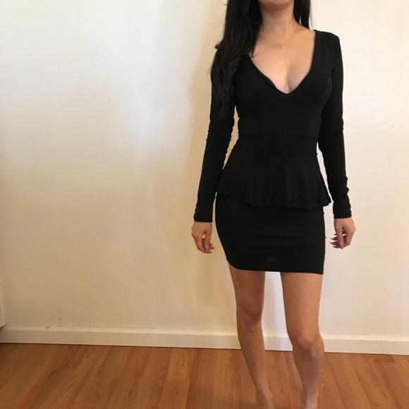 🆕 Black Deep V Peplum Mini Dress - Picture 2 of 7